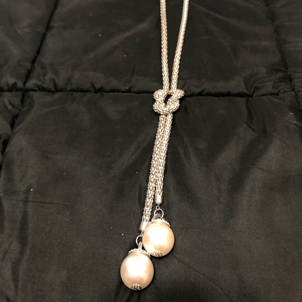 Silver necklace with Pearl and rhinestone detail - Picture 1 of 5